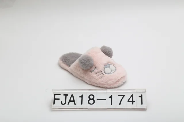 Indoor ladies slippers