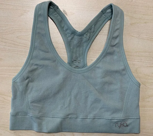 Seamless sports bra