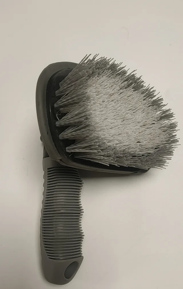 Car wheel cleaning brush