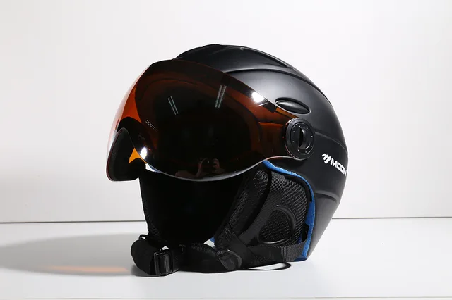 Ski helmet