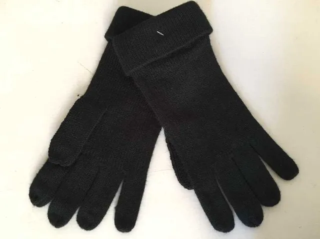 Arylic Gloves