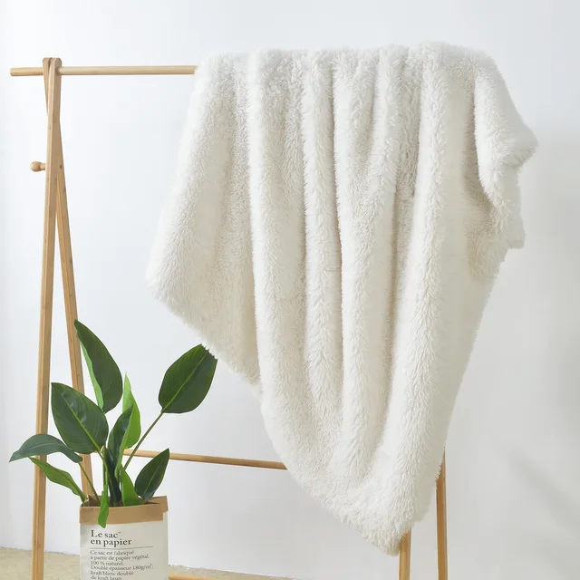 Decosy Solid Polar Bear Blanket