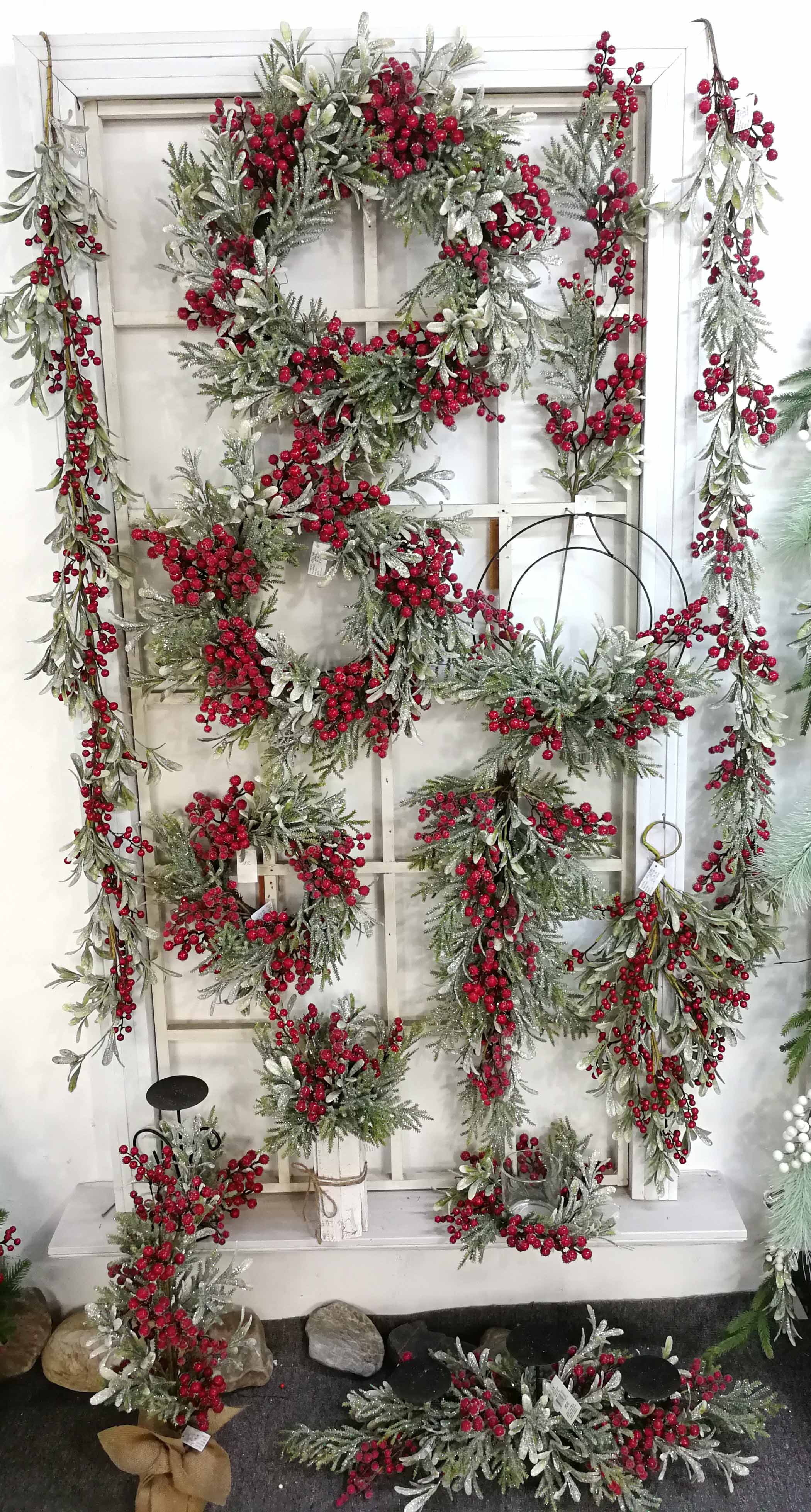 Christmas leaves, pine and berry