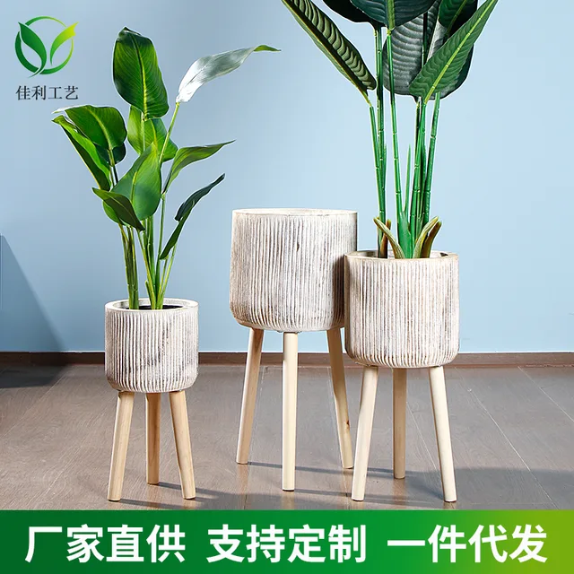 Wooden pot