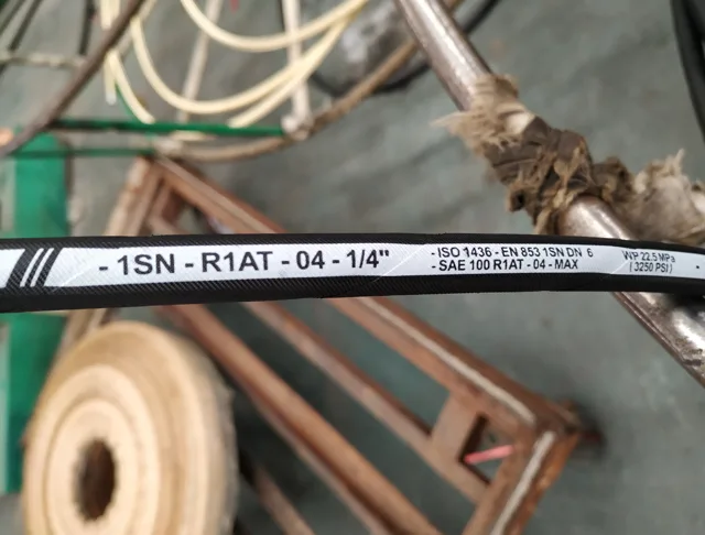 Braided hydraulic hose EN853 1SN(cloth surface)