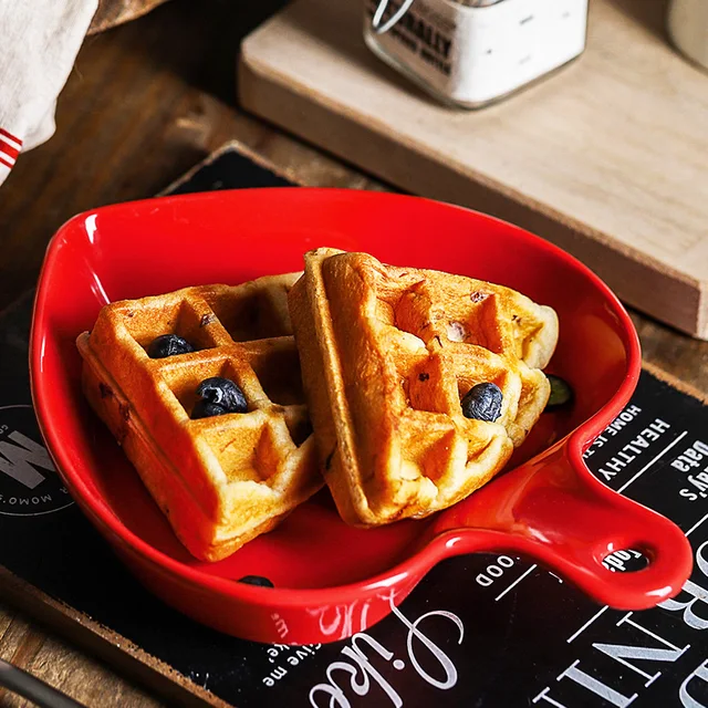 The Red Baking dish with handle