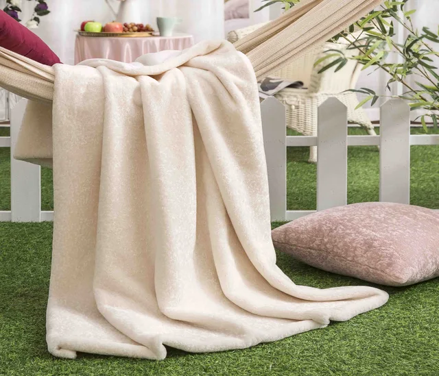 Super soft fur blankets warm faux fur blanket throw wholesale luxury rabbit fur throw blankets