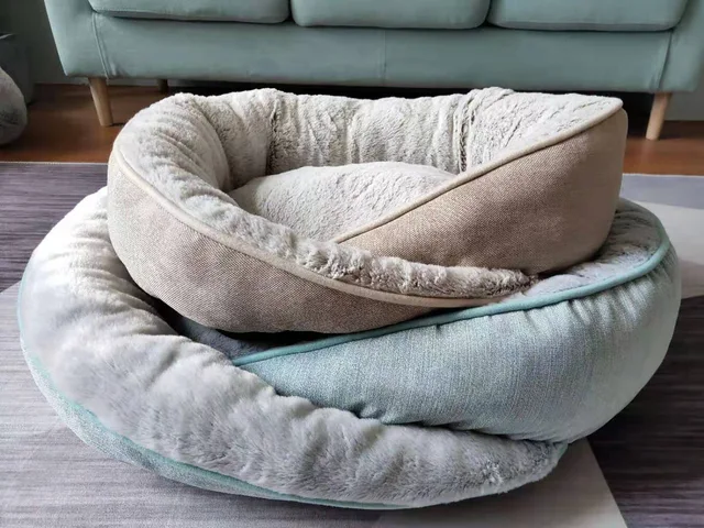 Circular soft pet bed