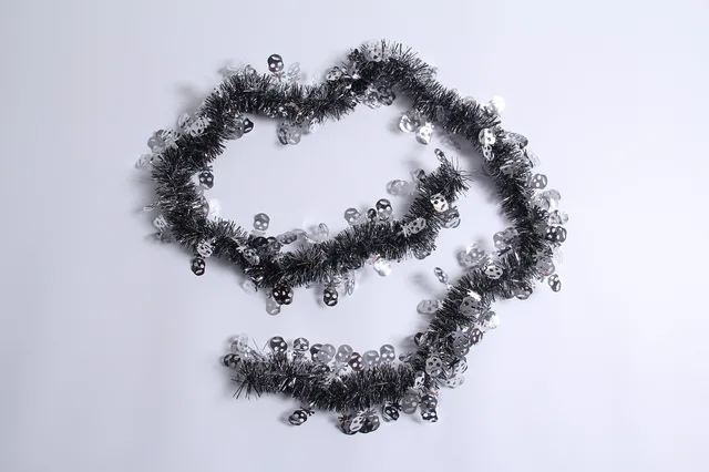 Hallowmas skulls tinsel garland