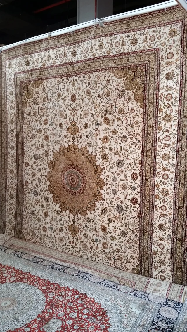 Decorative Crafts Art Carpet Elegant Handmade Silk Carpet
