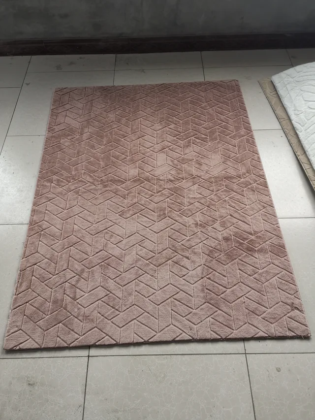 Plaid pattern polyester rug