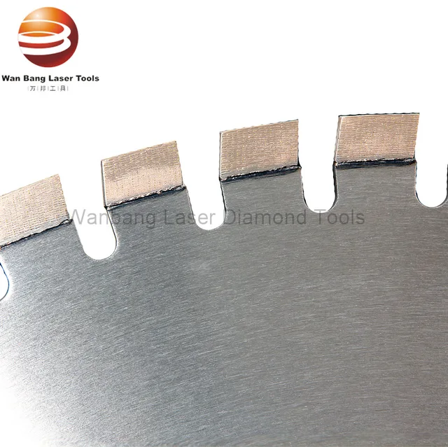 Laser welded array pattern diamond wall saw blade with line up segments