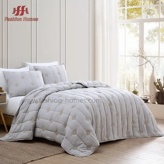 Luxury Pre-washed Microfiber Embroidery Quilt Diamonds And Stripes Bedspread