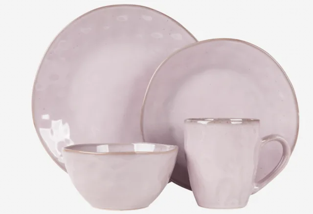 Dinnerware set