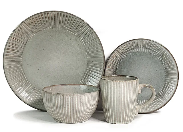 Dinnerware set