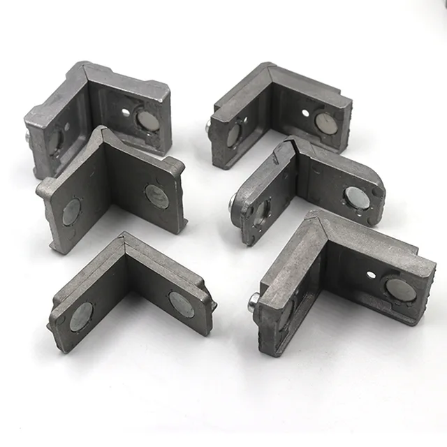 Corner joint for aluminium profiles
