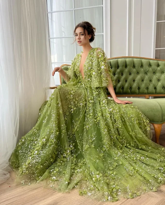 Customised Fashion Tulle Lace Embroidery Flower Bridal Wedding Women's Luxury Evening Gowns