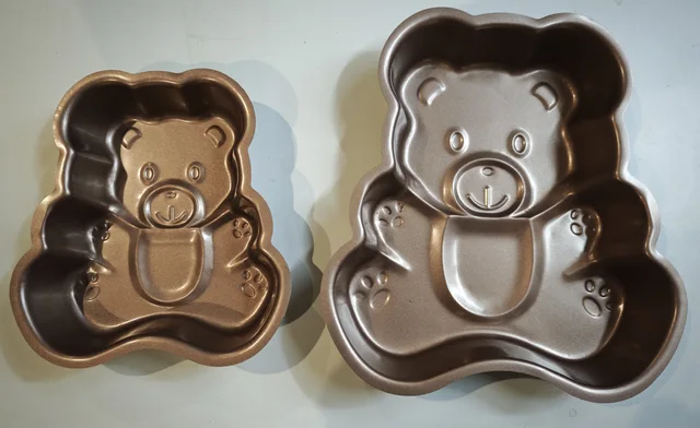 Bear shaped carbon steel baking tray