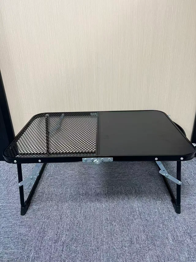 Folding table