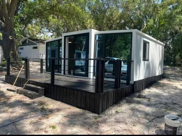 Expandable container house