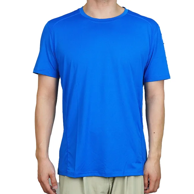 Short-sleeved solid-colored T-shirt